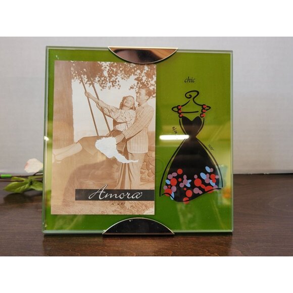 Amora 4x6 Green Glass Frame W/ Chic Dress Paris Fashion Design & Metal Stand - Picture 1 of 7